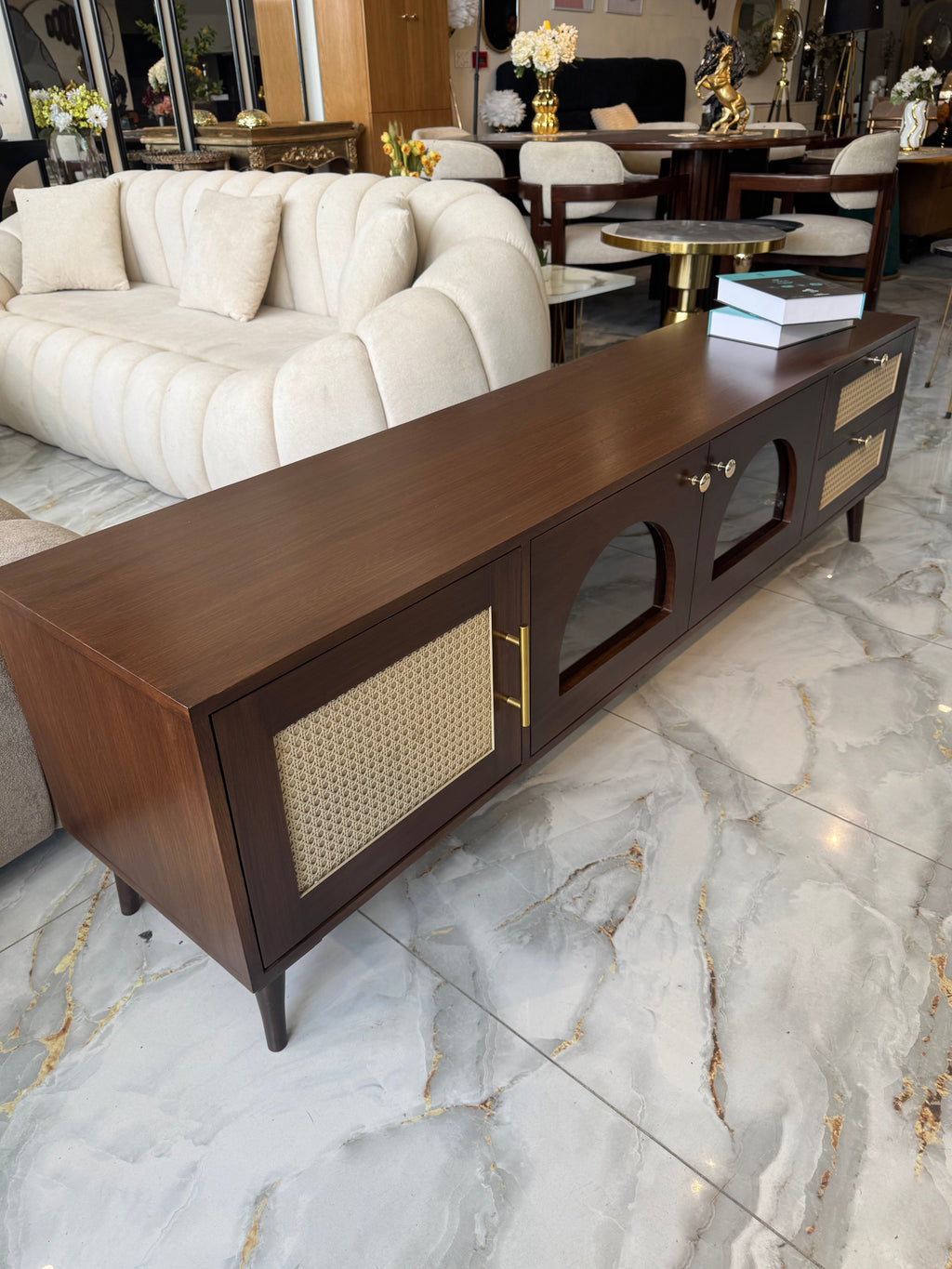 Cat media console