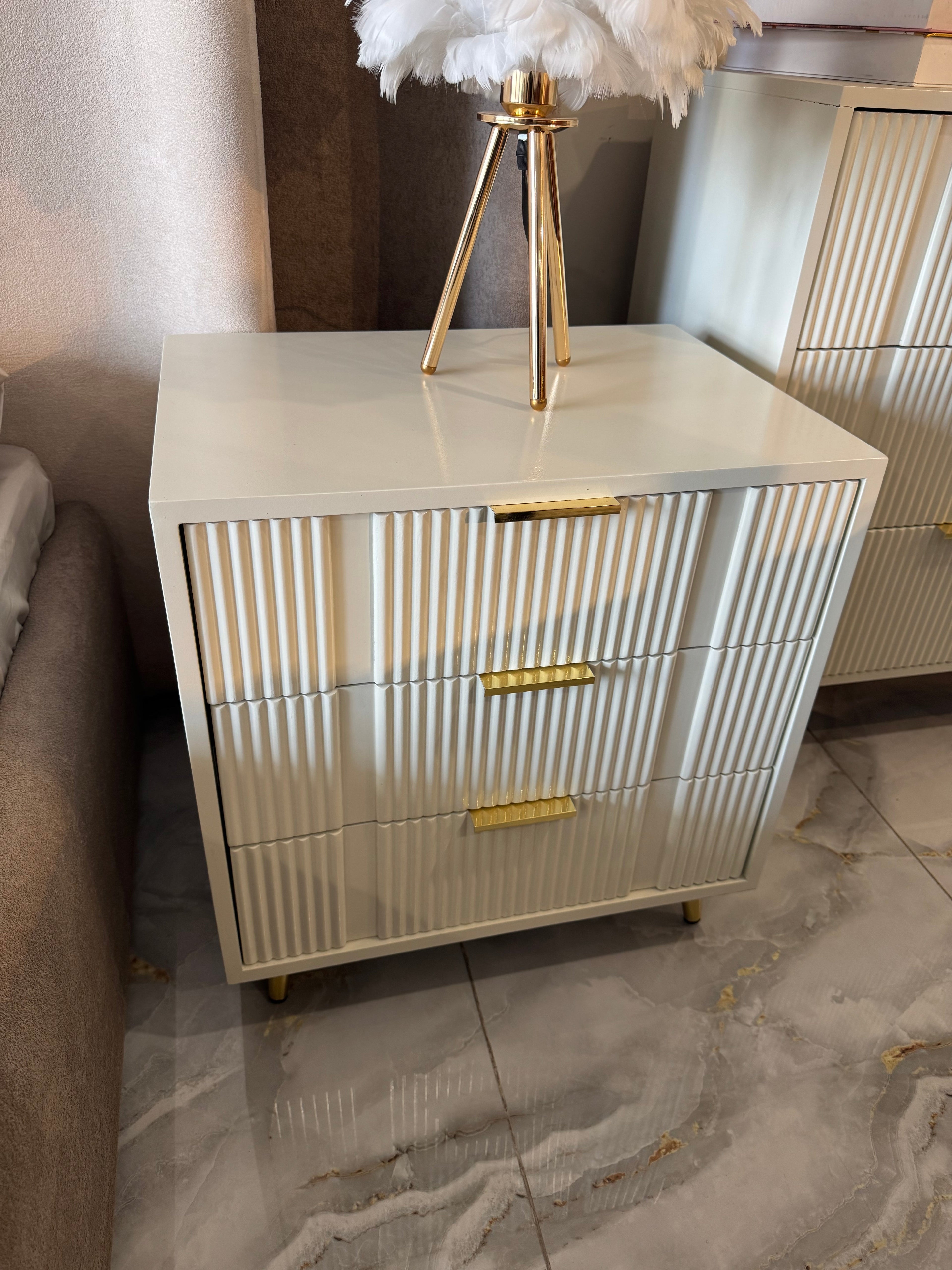 Henry sidetable