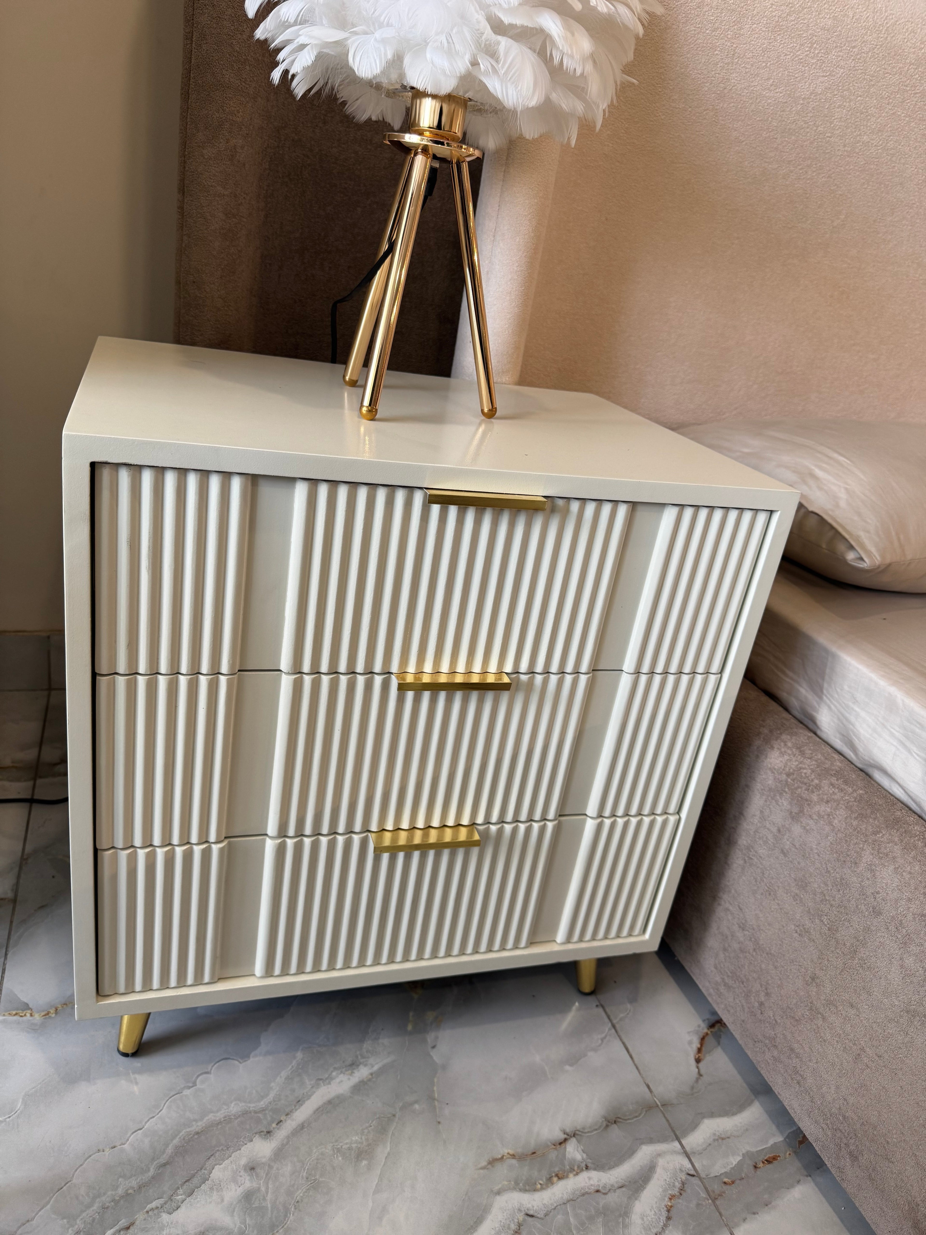 Henry sidetable