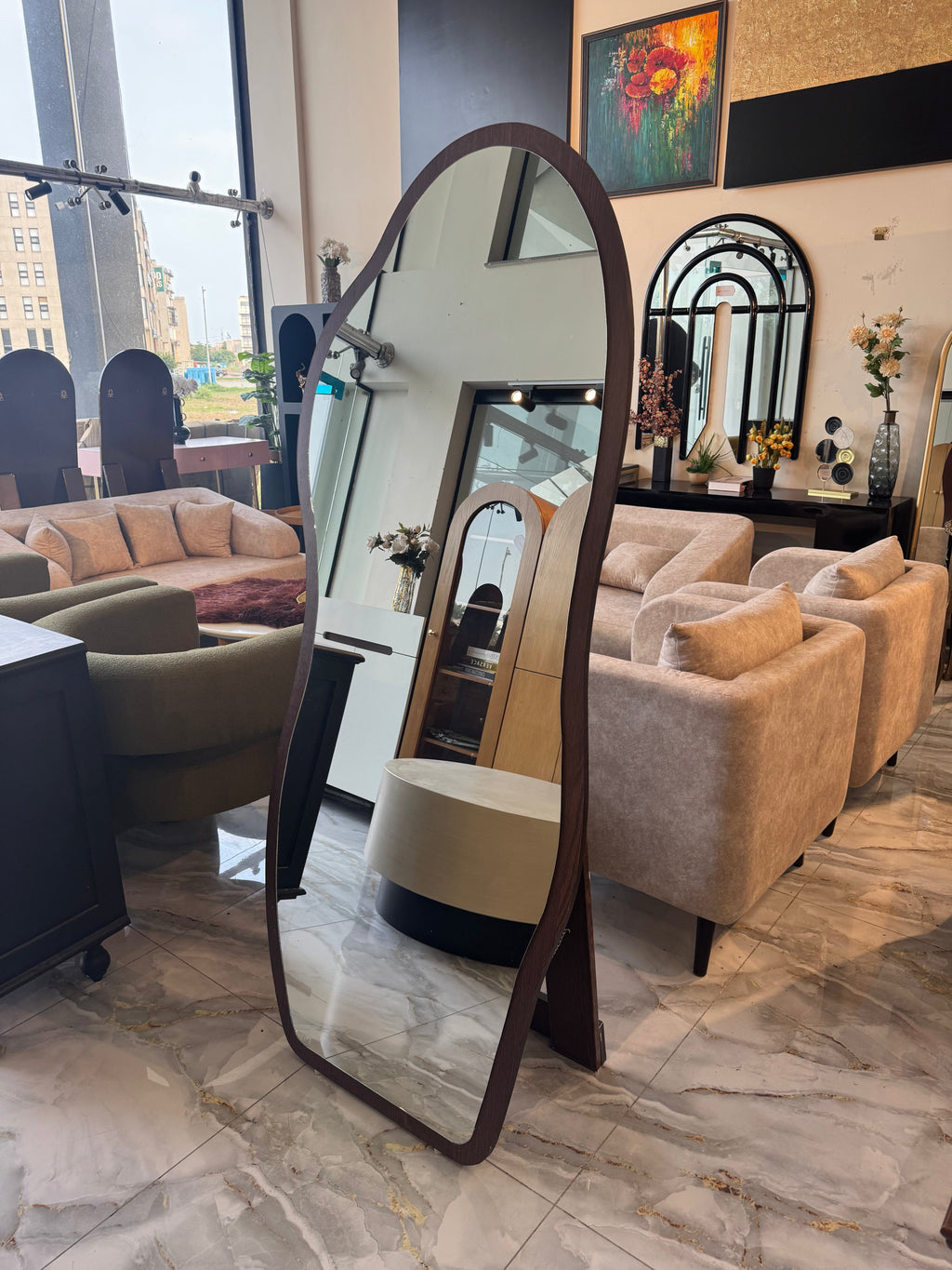 Wavy mirror