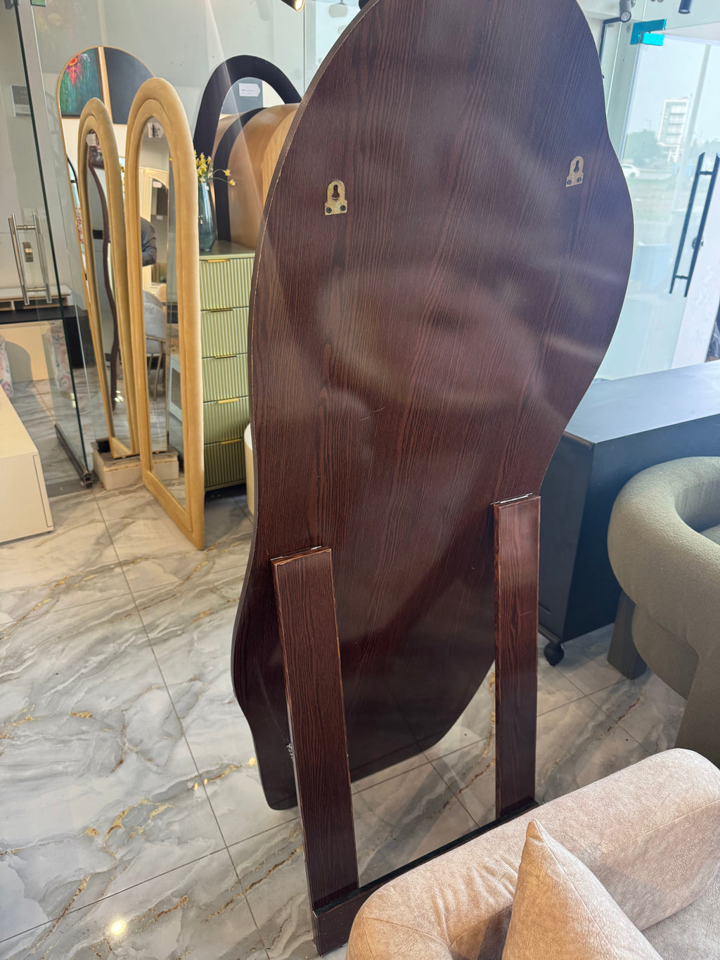 Wavy mirror