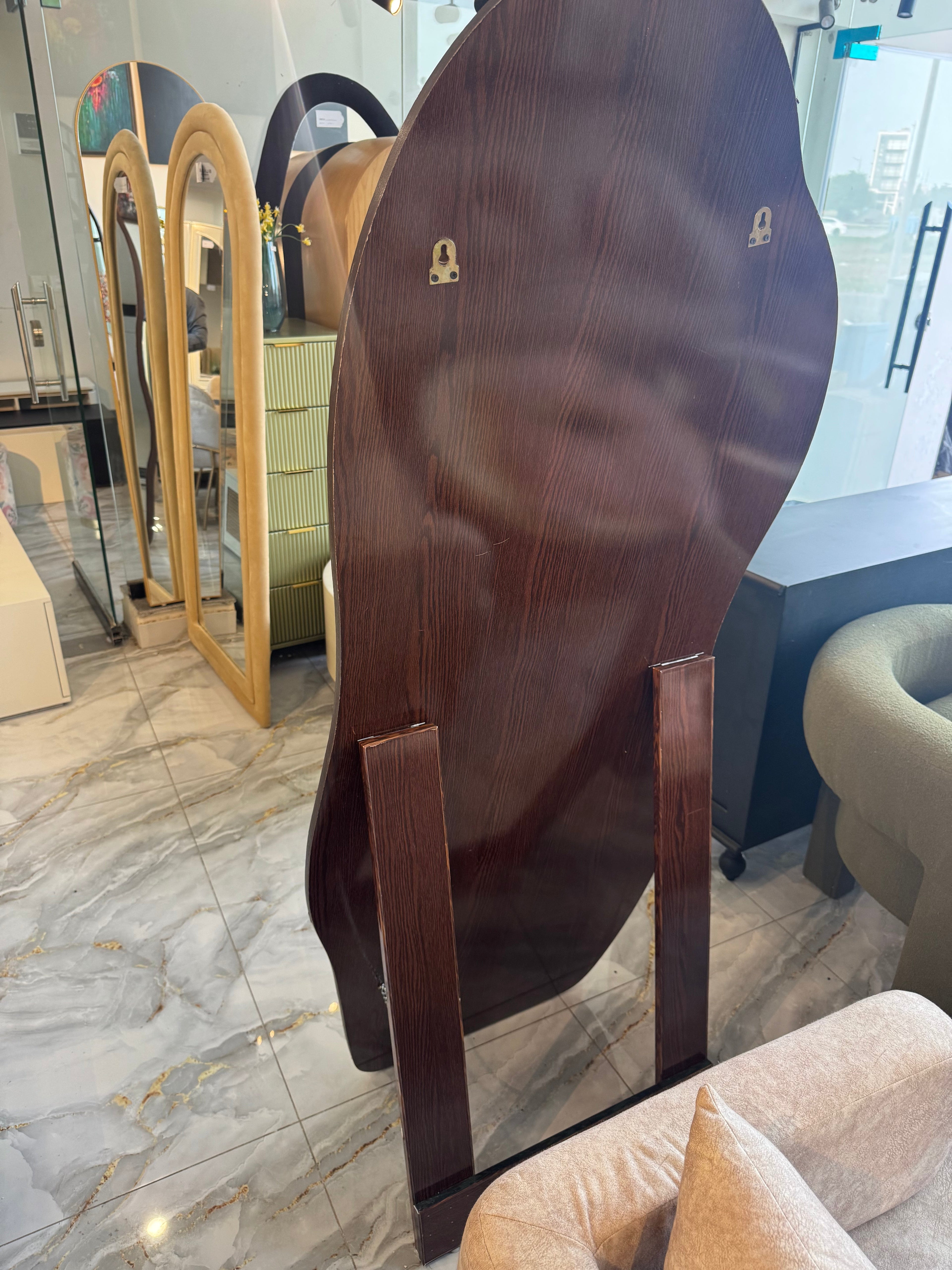 Wavy mirror