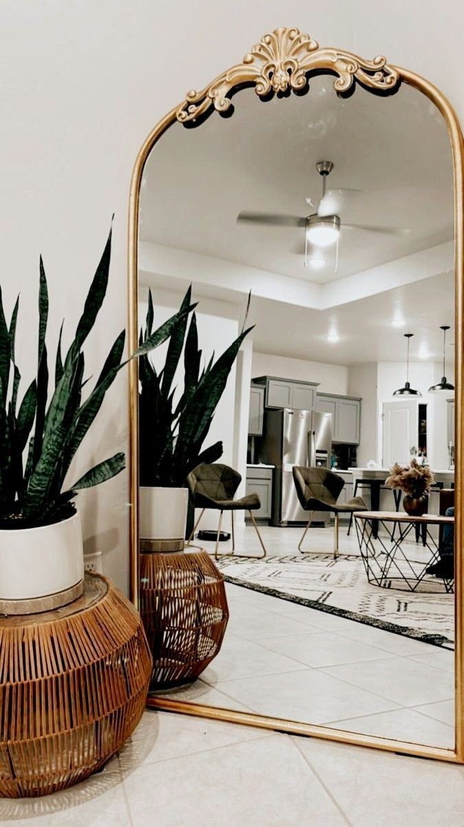 Crown mirror
